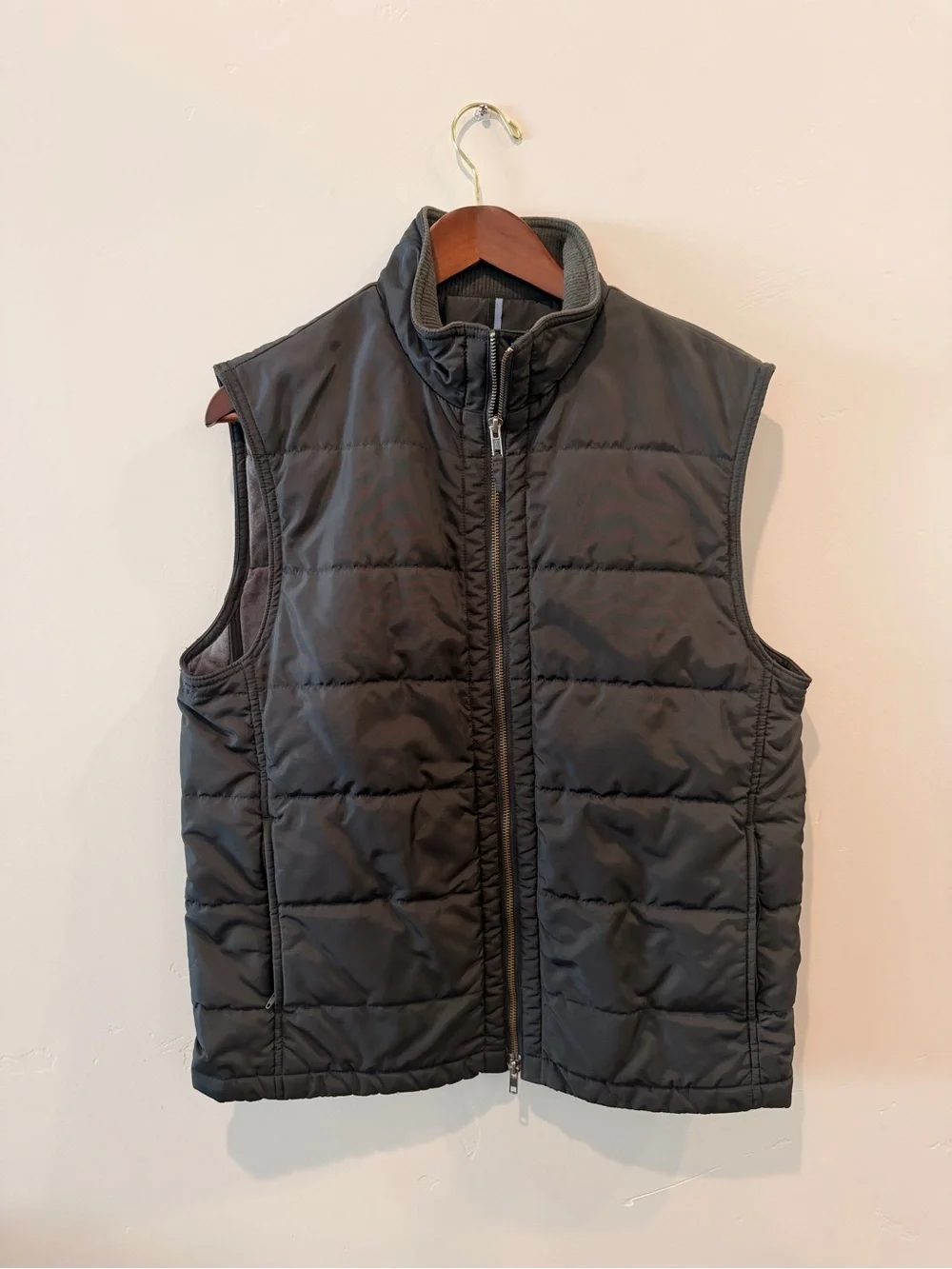 Banana Republic Men’s Black Quilted Puffer Vest Size Medium